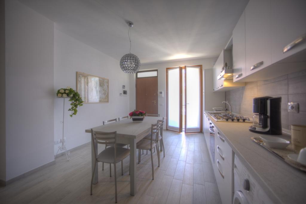 Apartamento Holidays alle rose Peschiera del Garda Habitación foto